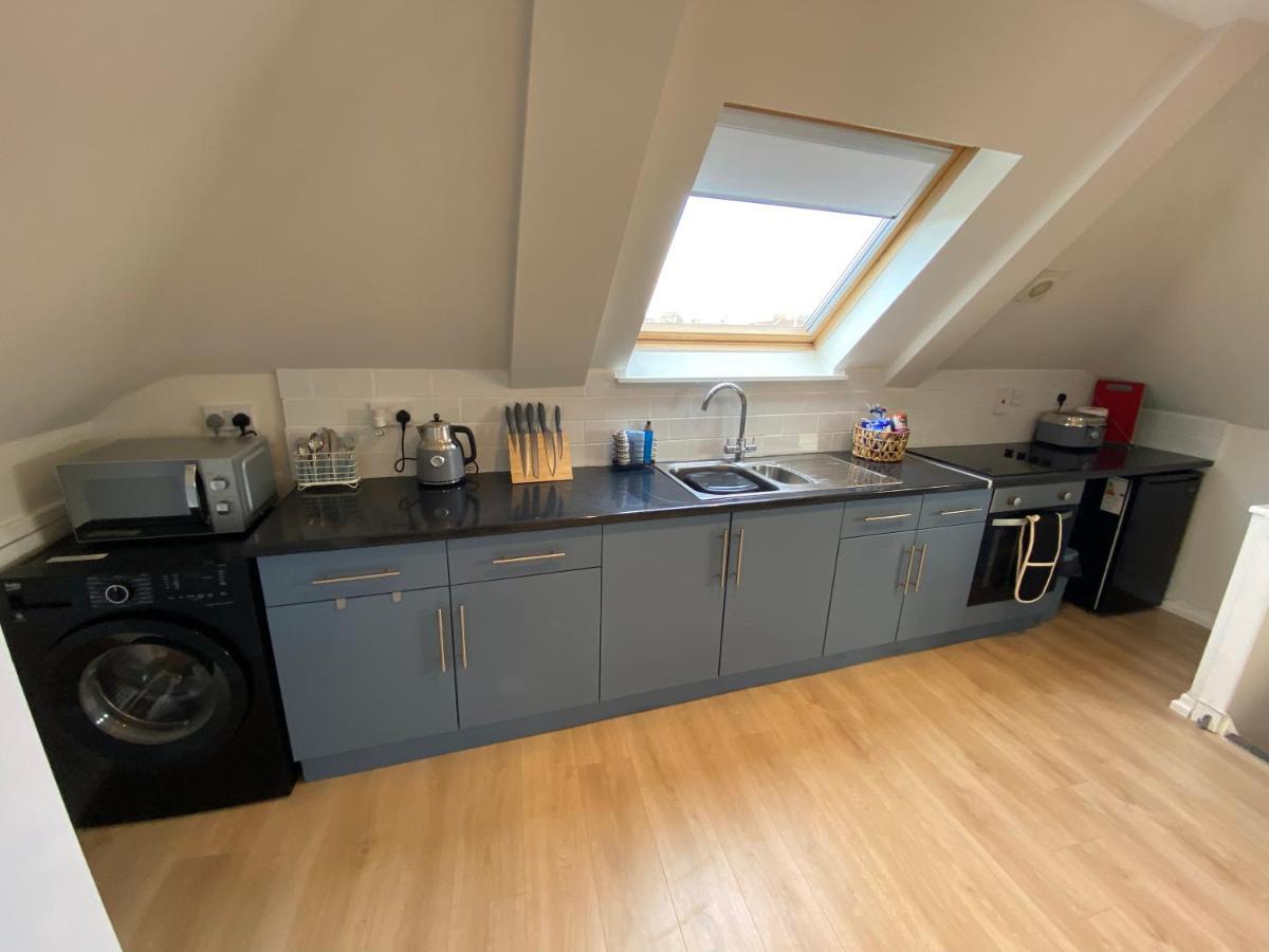 Lovely Spacious Loft Close To Train Station 沃辛 外观 照片