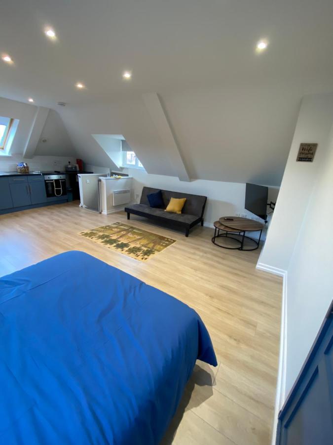 Lovely Spacious Loft Close To Train Station 沃辛 外观 照片
