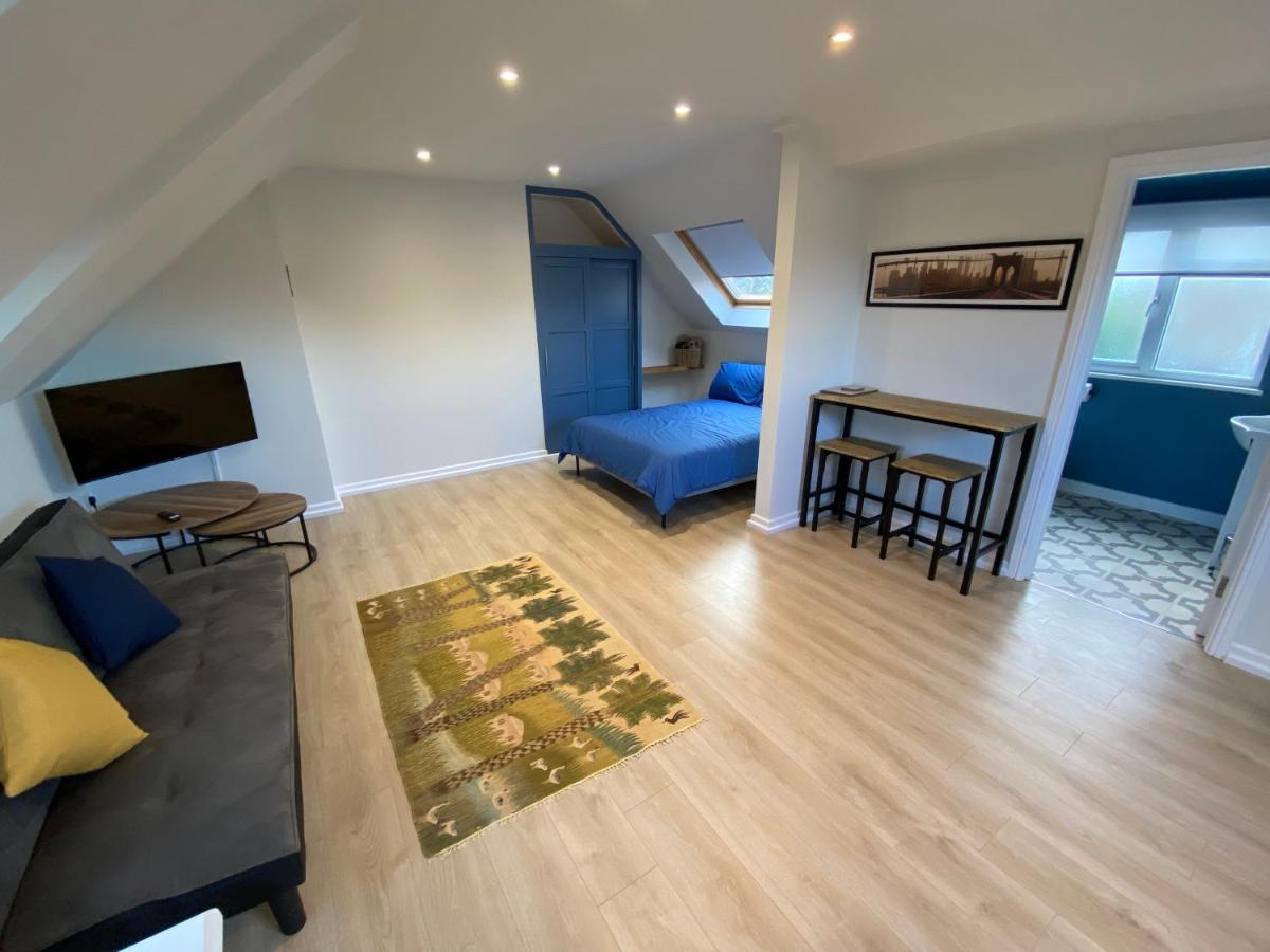 Lovely Spacious Loft Close To Train Station 沃辛 外观 照片