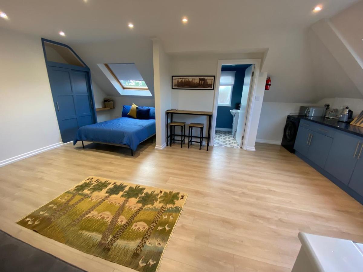 Lovely Spacious Loft Close To Train Station 沃辛 外观 照片