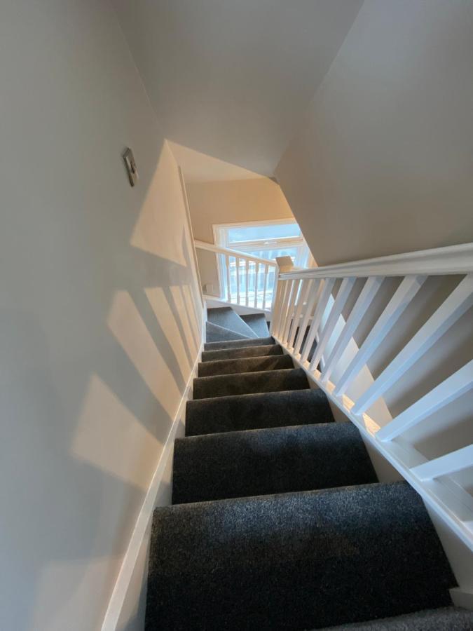 Lovely Spacious Loft Close To Train Station 沃辛 外观 照片
