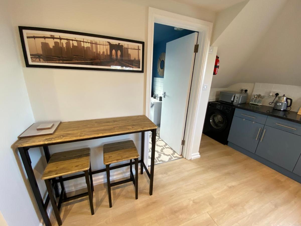 Lovely Spacious Loft Close To Train Station 沃辛 外观 照片