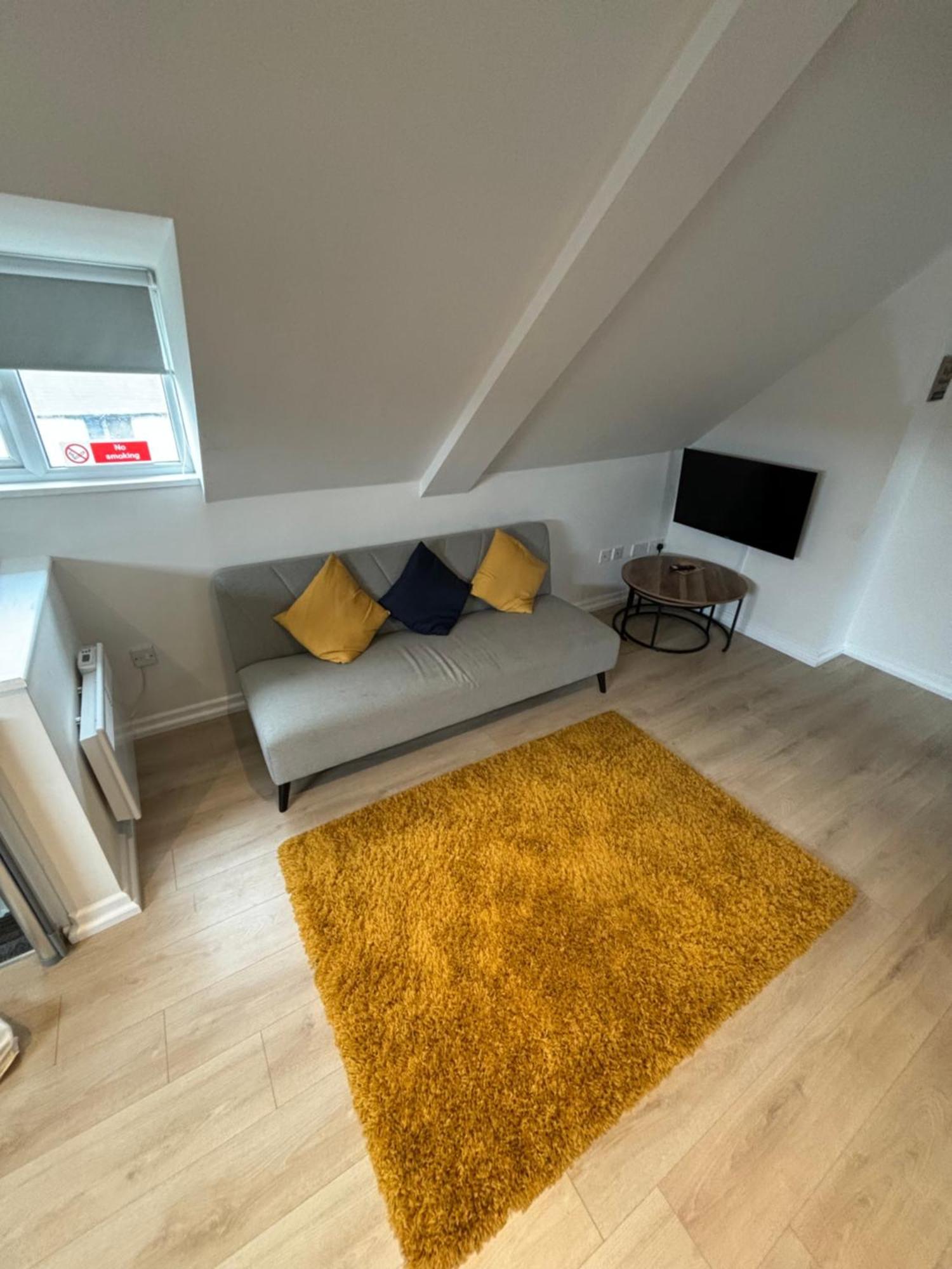 Lovely Spacious Loft Close To Train Station 沃辛 外观 照片